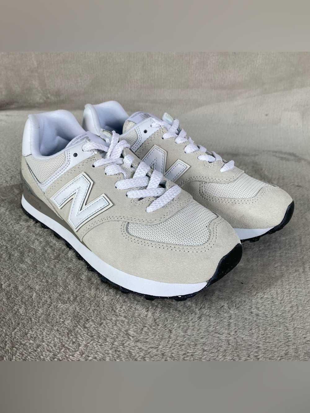 New‎ Balance 574 Classic Womens Size 7.5 White Cloud Suede Running Shoes NEW